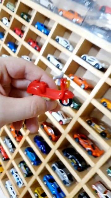 AUDI R8 vs BMW M4 vs GTR! Тестируем Hot Wheels #Shorts
