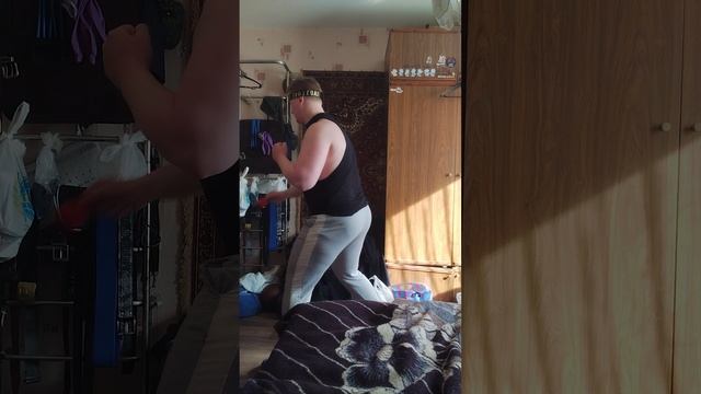 Бью боксёрский мяч.