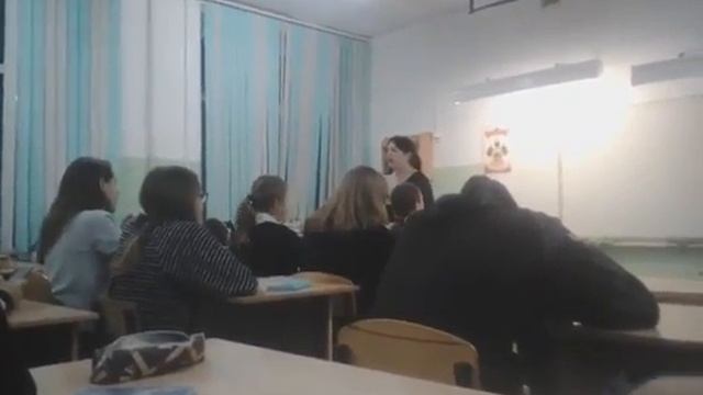 В краснодарской школе дети поют "Дядя Вова, мы с тобой"