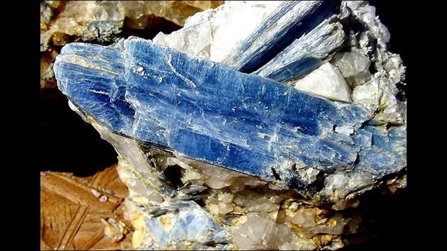 Disten - Kyanit - Sanayi Madenleri