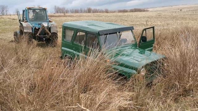 Мтз 82 вытаскивает Уаз