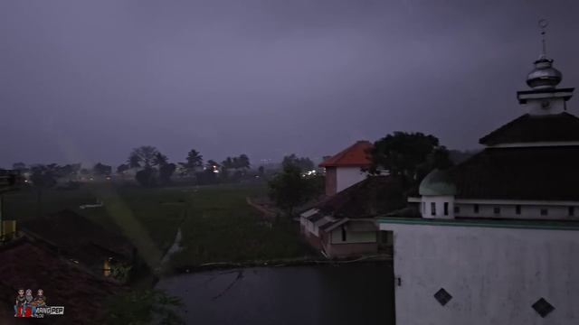 MENGINAP DI RUMAH SULTAN SAAT LIBURAN DI GARUT | MANGPEP VLOG