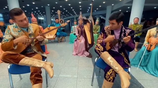 «Сарыарқа» фольклорлық  ансамблінің орындауында Нұрғиса Тілендиевтің күйі