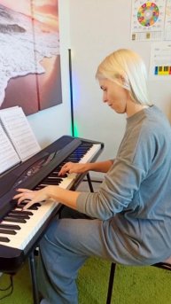 Учим с Евгенией Сульженко любимую песню меломанов 🎤🎼🎹🎶Узнали?)