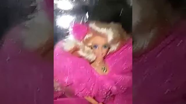 Barbie Happy Holidays 1990 doll review