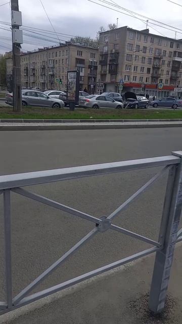 Произошло авария на дороге