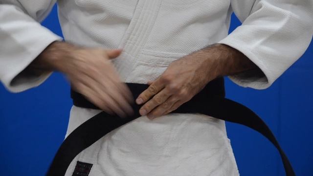 Как завязывать пояс на кимоно. Простой вариант.