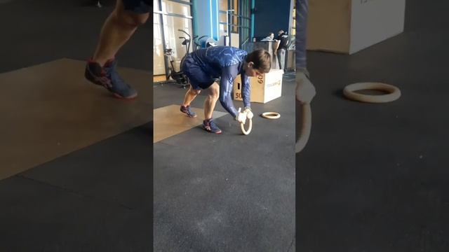 Упражнения на кольцах.