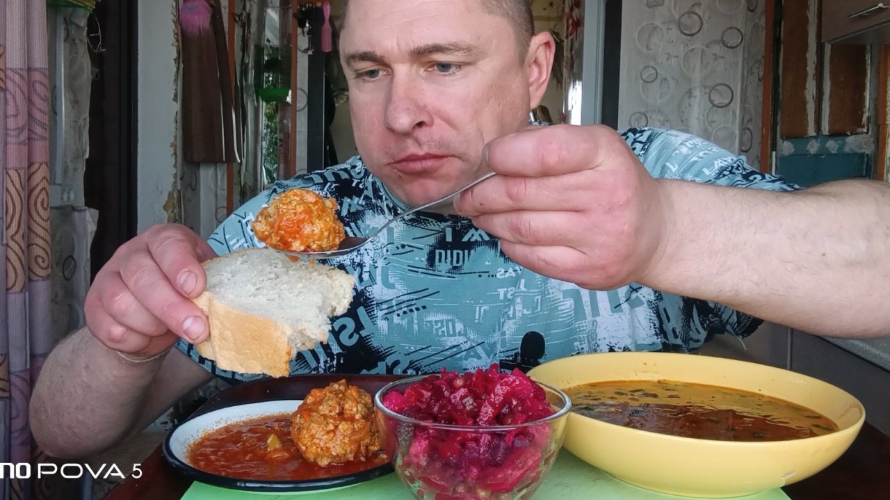 мукбанг/обжор/тефтели в томатном соусе,суп рассольник,винегрет/
