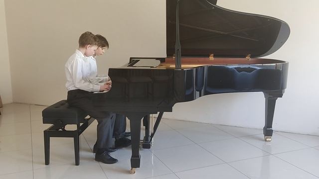 А. Новиков Смуглянка - Мишин Арсений, Мишин Аскольд