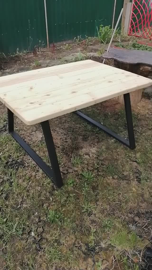 Стол для дачи в зону отдыха