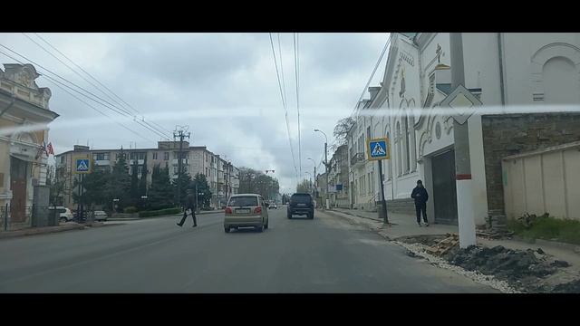 По весенней Керчи