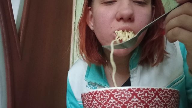 Я кушаю Доширак