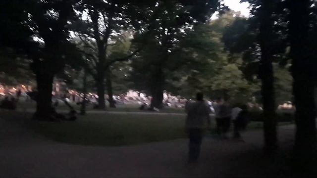 ПИТЕРСКИЙ АЛЕКСАНДРОВСКИЙ САД На Адмиралтейском проспекте со стороны Исаакиевского собора летом