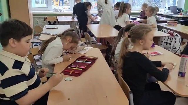 В преддверии Пасхи у первоклассников прошли мастер-классы, организованные учениками здания П.10