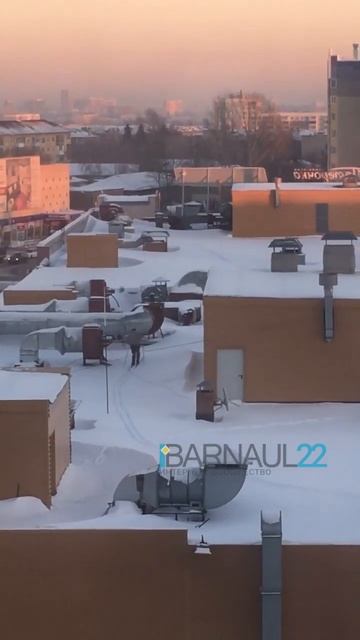 На лыжах про крыше ТРЦ в Барнауле