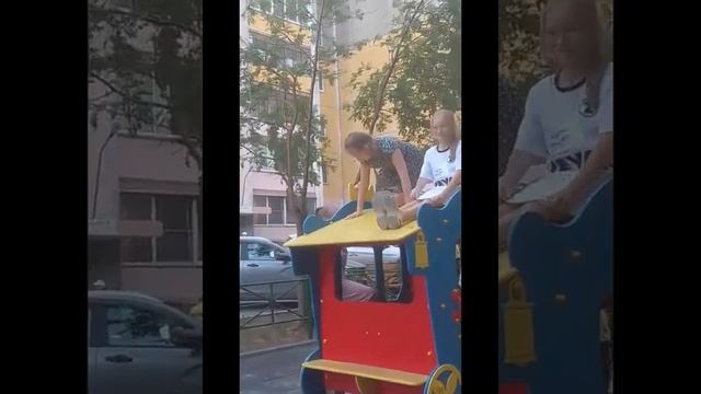 сериал "Крыша", комедия,7+. смотреть со звуком✌ ахах,мы ?