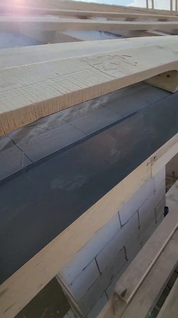 Устройство карнизного свеса.