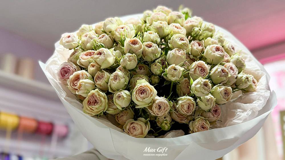 Монобукет из 19 розовых кустовых роз