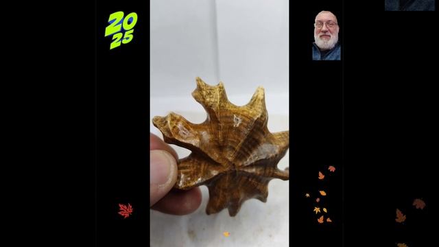Брелок кленовый лист