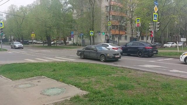 23 апреля Москва попрохладнее стало.зацвела сирень