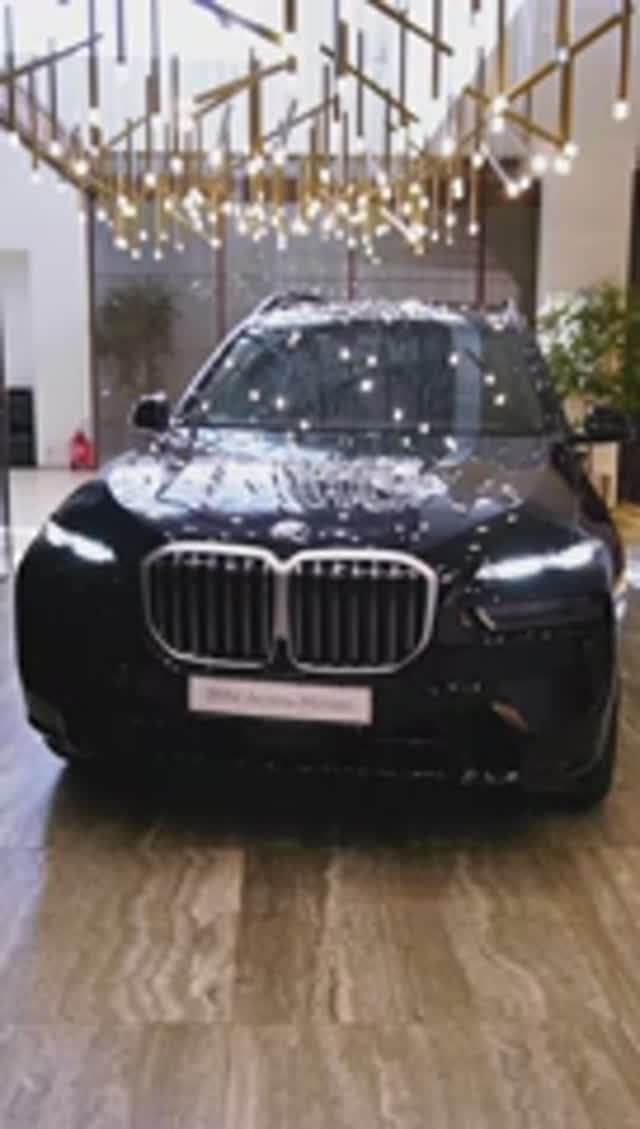 BMW X7 2024 года.