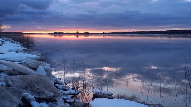 На берегу неба . Красивая природа севера .