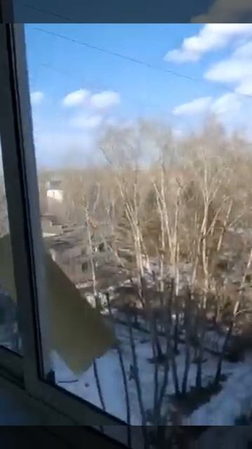 После ремонта дома крышу снесло на детскую площадку