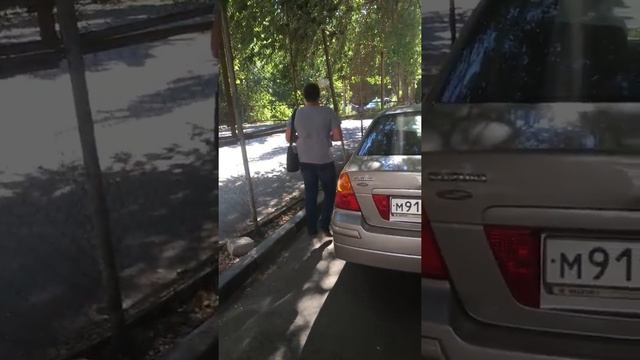 Реальная бабка без крыши)))