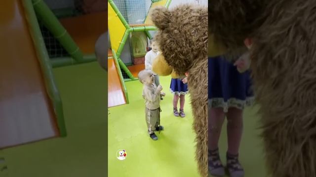Веселого озорного Асанбега пришел поздравить с Днём рождения Мишка Дюшес!