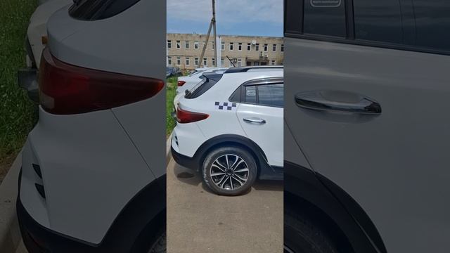 Оклеил машину своей рекламой