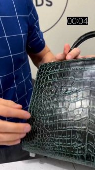 Цена сумки 92 800₽. Сумки из кожи крокодила, шоурум в СПб. Больше ассортимента в Telegram.