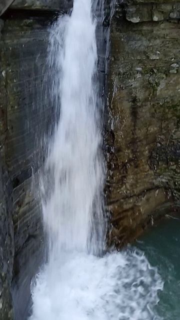 шикарный водопад