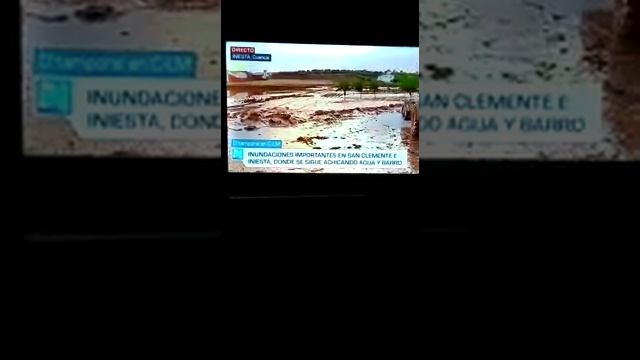 Hidromek Ekvador da selde çalışıyor.