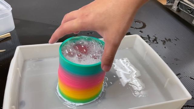 スリンキーでシャボン玉作るのが話題に？