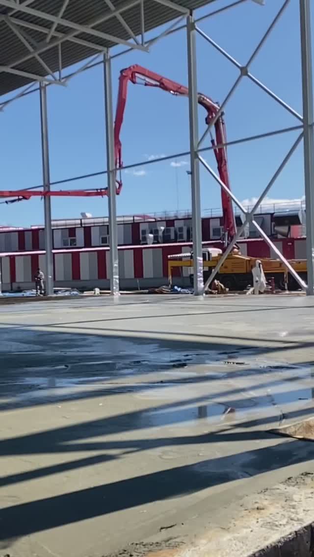 Заливаем пол в ангаре