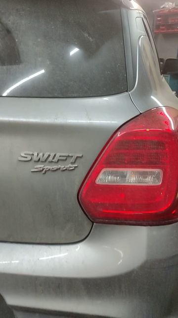 Suzuki Swift Sport на весеннем техническом обслуживании.