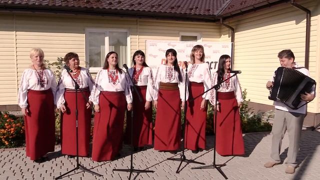 Народний аматорський ансамбль "Клузівчанка"  керівник Роман Мантуляк  "Мала мати три сини"