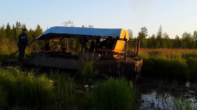 Утопили МТЛБ в болоте