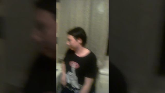 Классно поёт