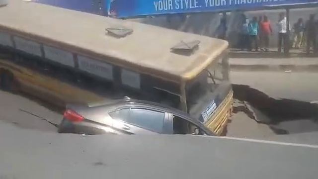Anna salai road struckhole at near american embassy