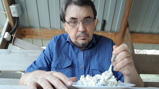 Сливочно-творожный перекус в саду.