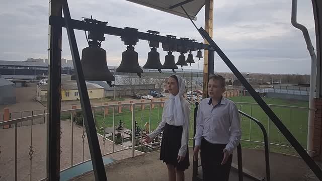 "КОЛОКОЛ". Слова и музыка Елены Плотниковой. Исполняет дуэт Максименко Светлана и Кукарцев Егор.