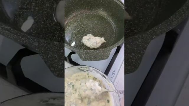 Ленивые пирожки с луком и яйцом
