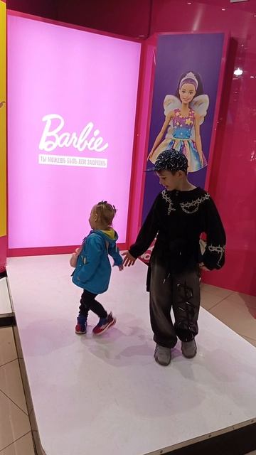 ходим по подиум в детском мире