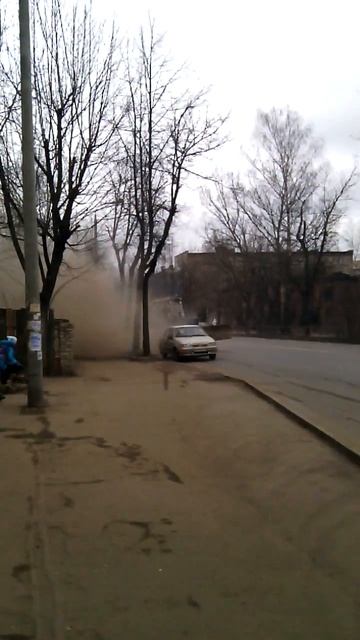 Великолукское МУП ДСУ поздравило горожан грязным салютом