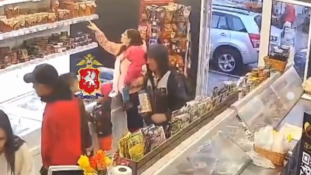 Севастопольские оперативники задержали подозреваемого в краже товара с витрины магазина