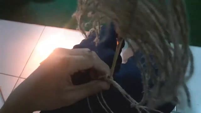 Membuat Hiasan Feather dari Tali Rami