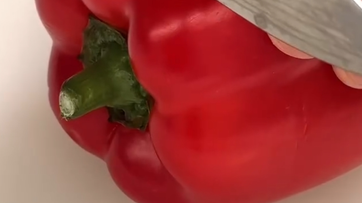 Как повара нарезают перец 🤗