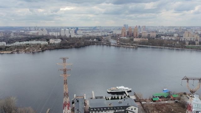 По Кронштадтскому бульвару до метро 